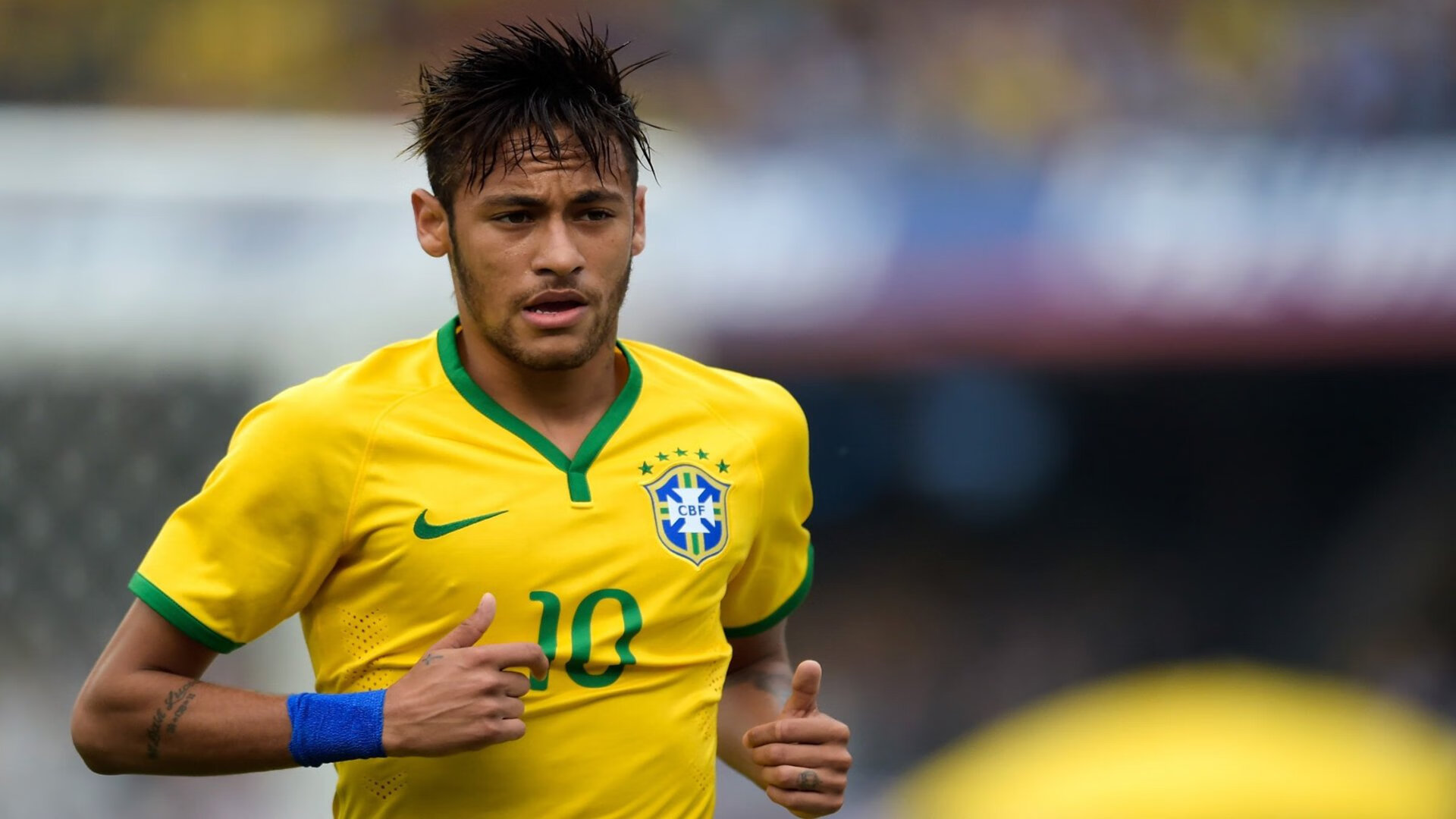 拜仁慕尼黑稳居德甲榜首,争夺多冠荣誉